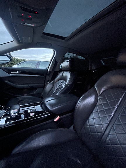 Audi A8 8 of 9