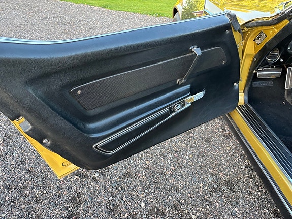 Chevrolet Corvette 11 of 14