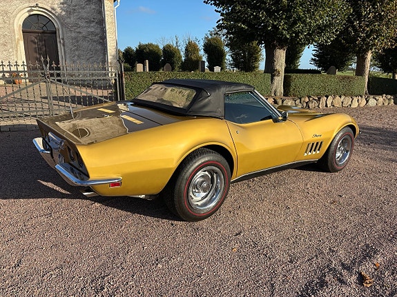 Chevrolet Corvette 4 of 14