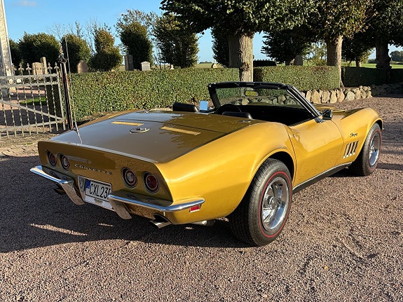 Chevrolet Corvette 2 of 14