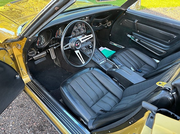 Chevrolet Corvette 8 of 14