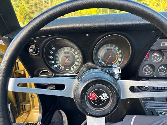 Chevrolet Corvette 10 of 14