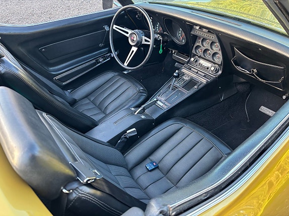 Chevrolet Corvette 9 of 14