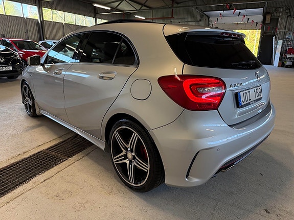 Mercedes-Benz A250 4 of 19