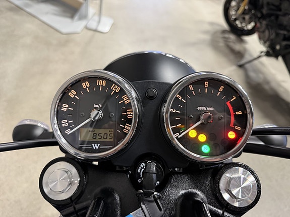 Kawasaki W800 ABS 8 of 8