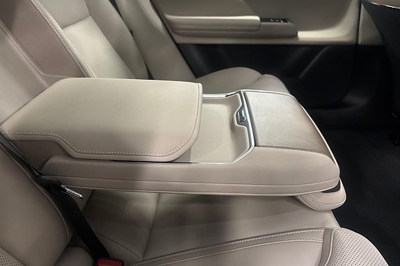 Volvo ES90 19 of 24