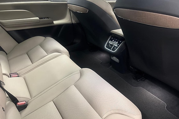 Volvo ES90 11 of 24