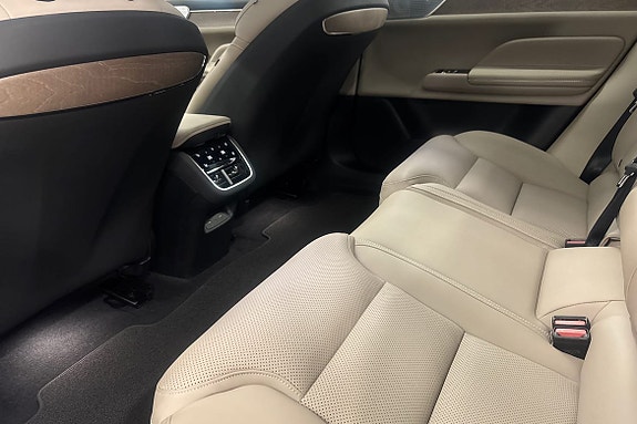 Volvo ES90 12 of 24