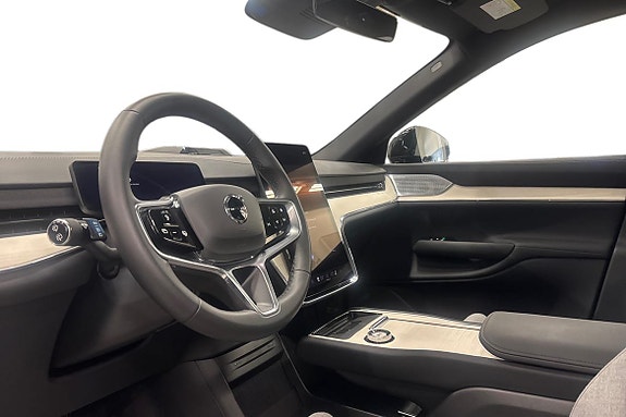 Volvo EX90 8 of 24