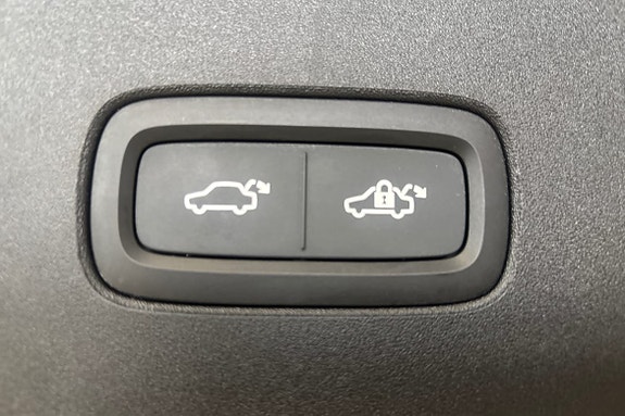 Volvo EX90 18 of 24