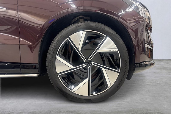 Volvo EX90 14 of 24