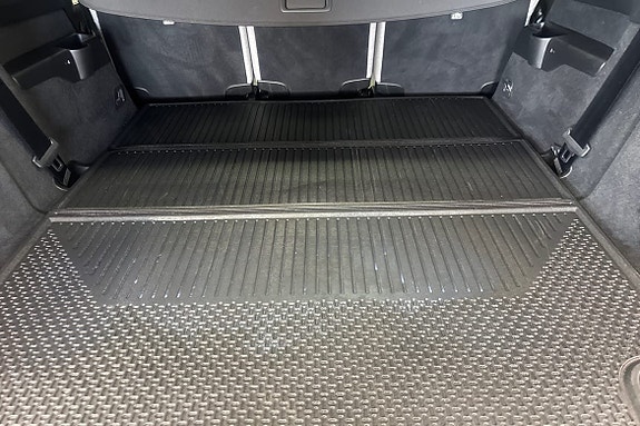 Volvo EX90 13 of 24