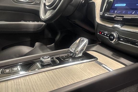 Volvo XC60 15 of 23