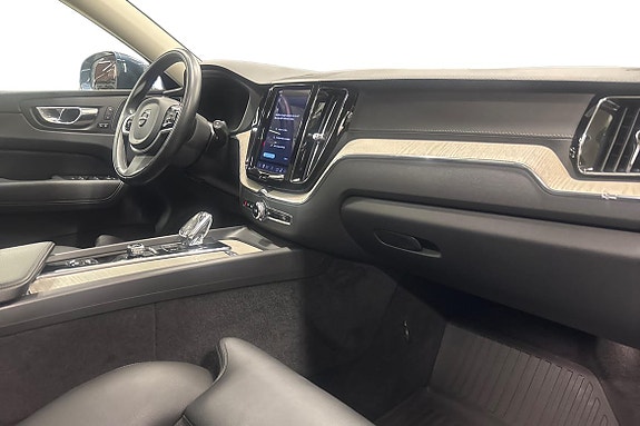 Volvo XC60 10 of 23