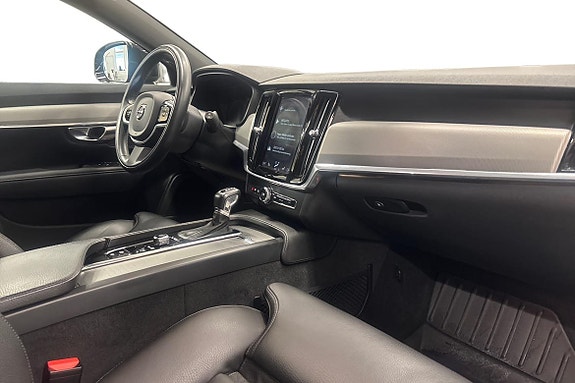 Volvo V90 Cross Country 10 of 23