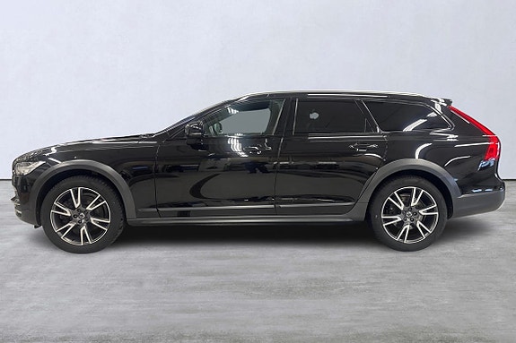 Volvo V90 Cross Country 2 of 23