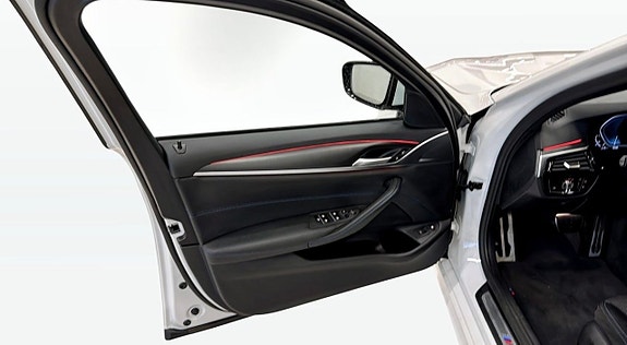 BMW 530e 13 of 14