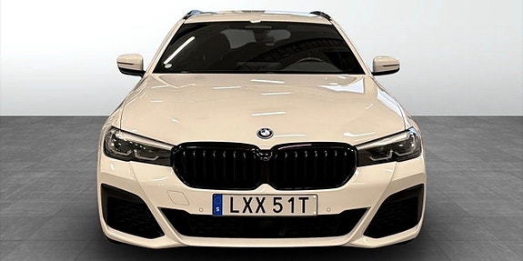 BMW 530e 2 of 14