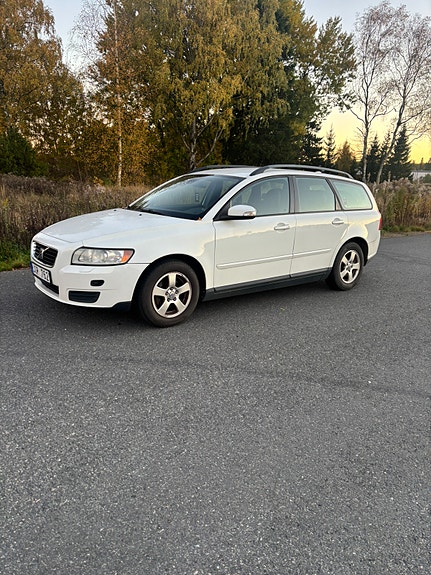 Volvo V50 2 of 10