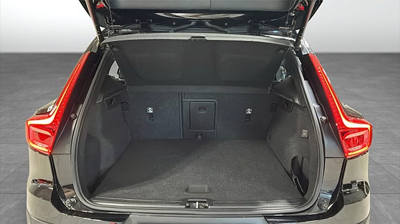 Volvo XC40 10 of 13