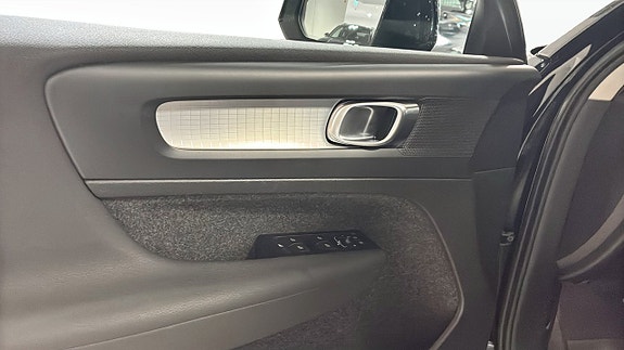 Volvo XC40 11 of 13