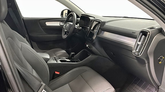 Volvo XC40 3 of 13