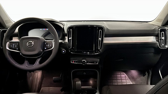 Volvo XC40 4 of 13