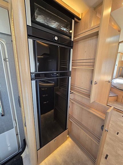 Hymer MasterLine I 890 HC-Edition-Black 13 of 21