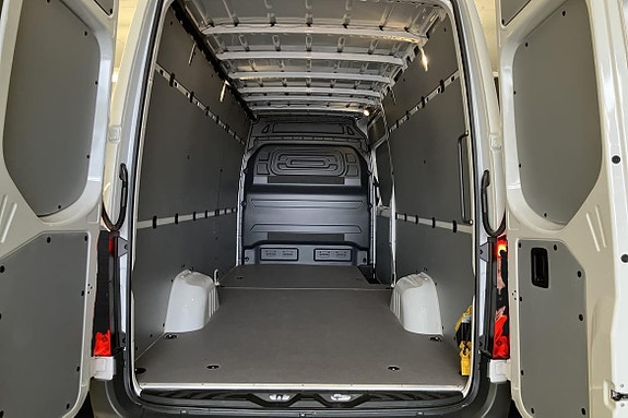 Mercedes-Benz eSprinter 420 8 of 24