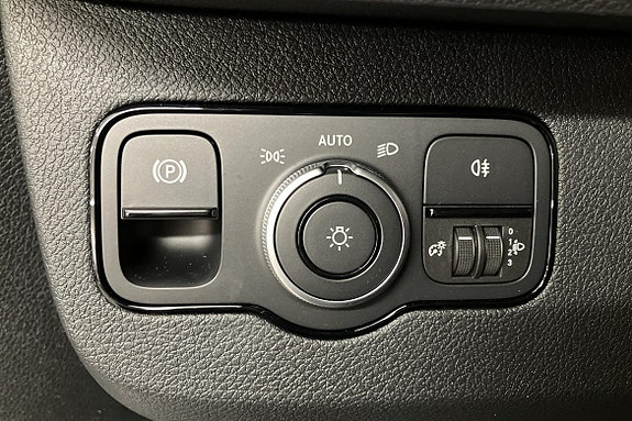 Mercedes-Benz eSprinter 420 16 of 24