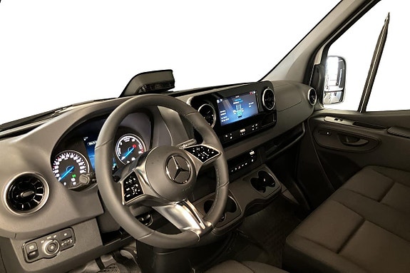Mercedes-Benz eSprinter 420 21 of 24