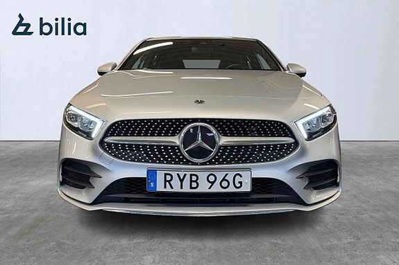 Mercedes-Benz A180 2 of 23