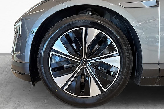 Polestar 4 6 of 28
