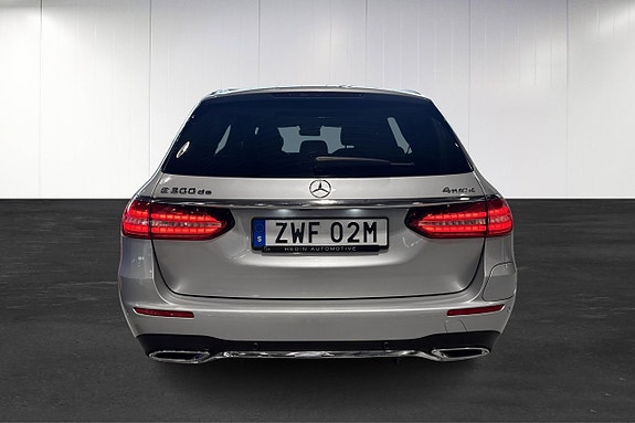 Mercedes-Benz E300 de 13 of 15