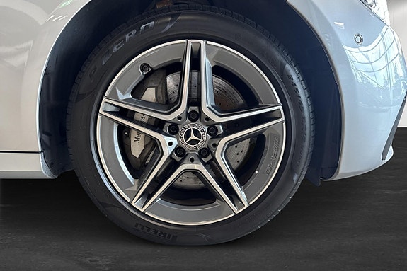 Mercedes-Benz E300 de 11 of 15