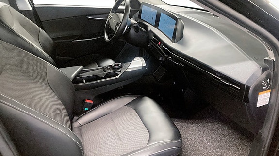 Kia EV6 3 of 12