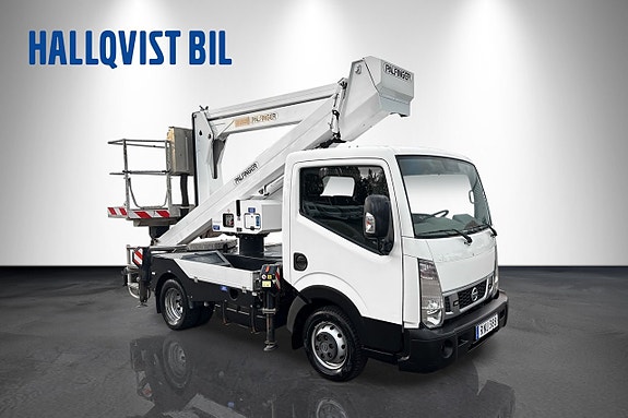 Nissan NT400 3 of 13