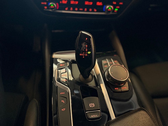 BMW 530e 12 of 15