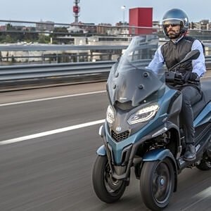 Piaggio MP3 530 Sport Advanced BLU OXYGEN MATT 7 of 10