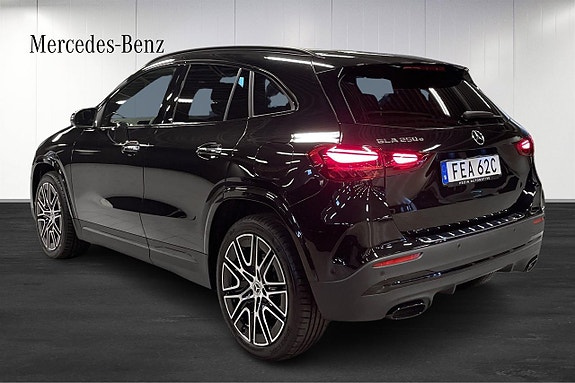 Mercedes-Benz GLA 250 e 3 of 17