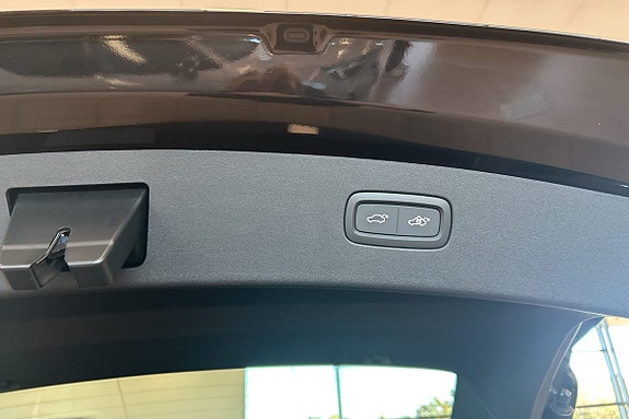Volvo ES90 17 of 30