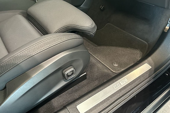Volvo ES90 12 of 30