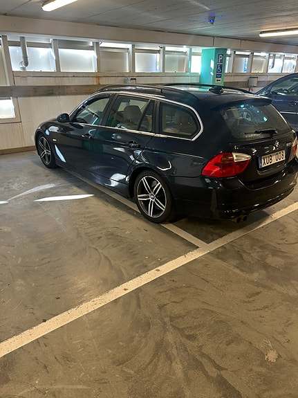 BMW 325Xi 3 of 5