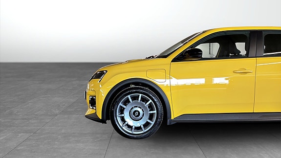 Renault 5 E-Tech 9 of 12
