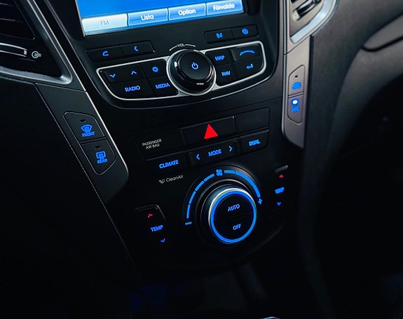 Hyundai Santa Fe 14 of 22