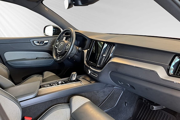 Volvo XC60 12 of 30