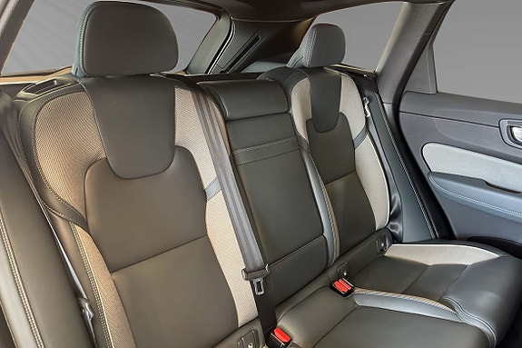 Volvo XC60 13 of 30