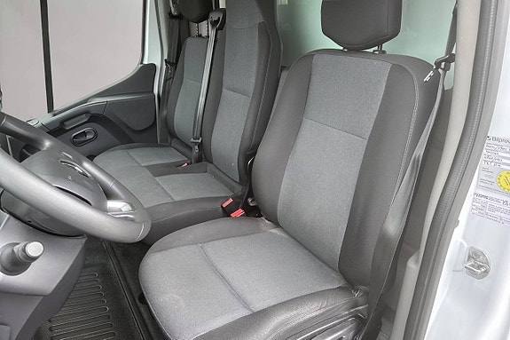Renault Master 9 of 12