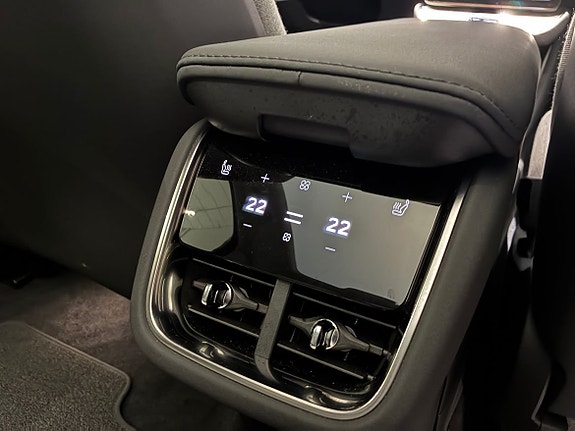 Volvo ES90 15 of 22