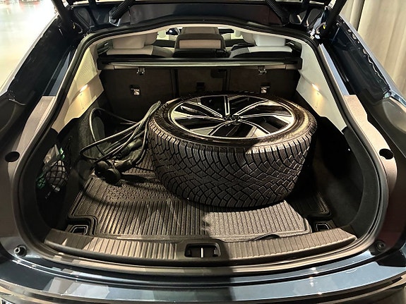 Volvo ES90 13 of 22